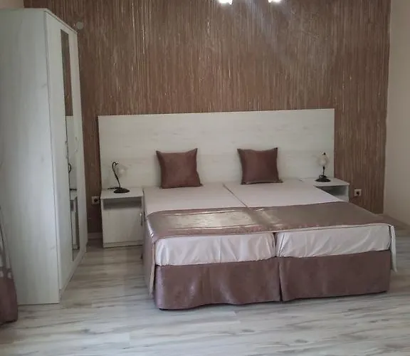 Adriya Πανσιόν 4*