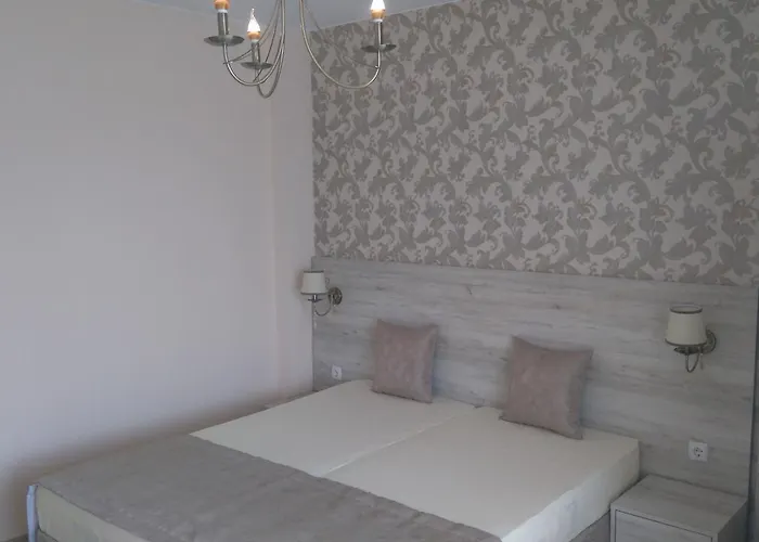 Adriya Πανσιόν 4*