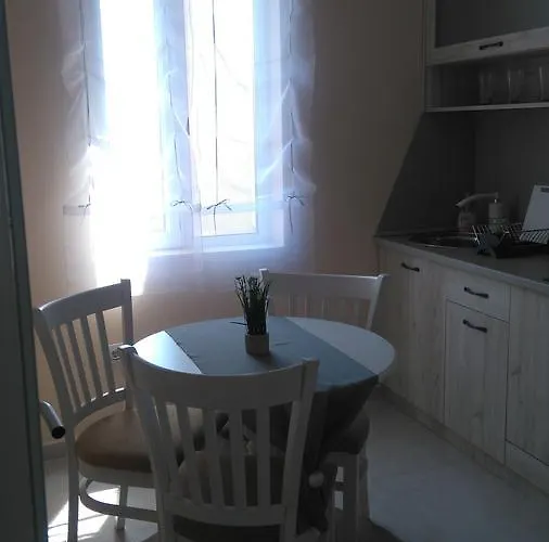 Adriya Πανσιόν 4*