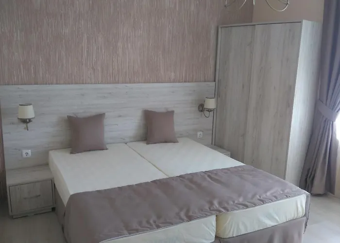 Adriya Πανσιόν 4*