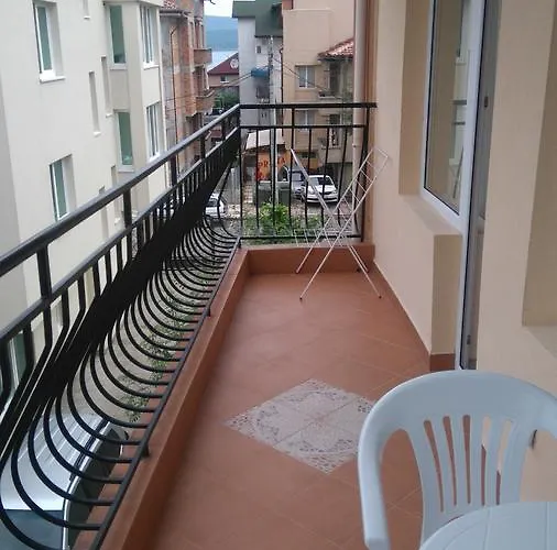 Adriya Πανσιόν 4*