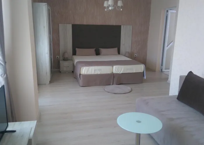 Πανσιόν Adriya 4*