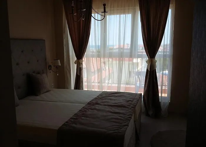 Adriya Πανσιόν 4*