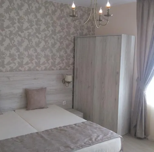 Adriya Πανσιόν 4*