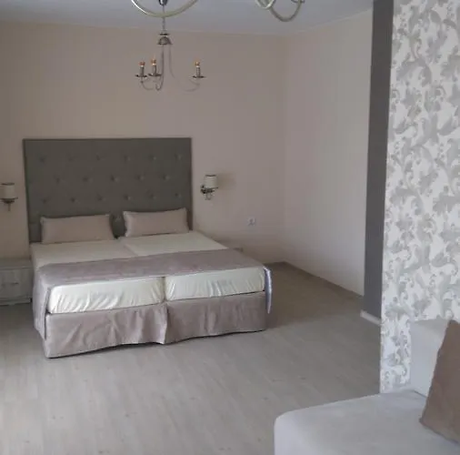 Adriya Πανσιόν 4*